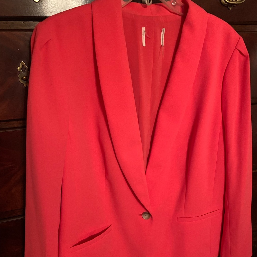 Luxurious deep pinkblazer, like new and is a Rachel Roy jacket .25” long.